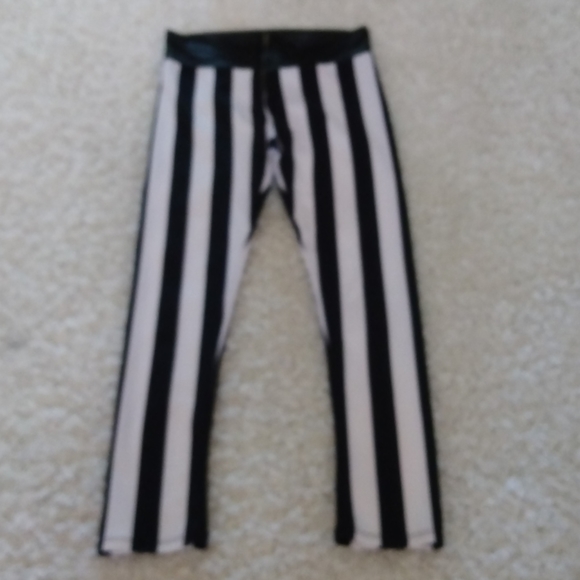 Julia. Pants - Julia Leggings.